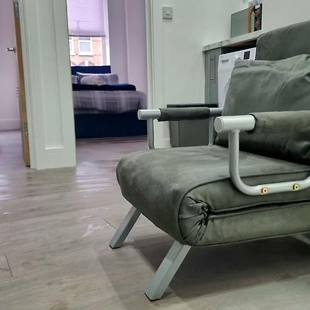 2 Bed Cosy Flat Close To Bus & Tube Station ロンドン エクステリア 写真