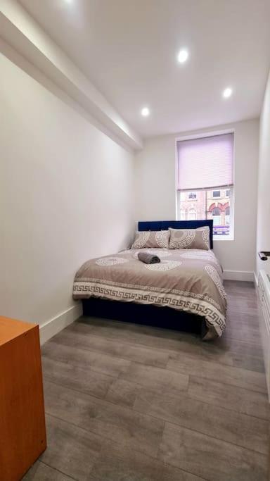 2 Bed Cosy Flat Close To Bus & Tube Station ロンドン エクステリア 写真